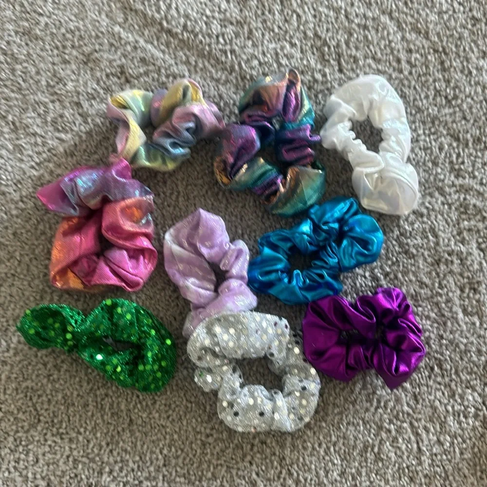 N/A 30 scrunchies